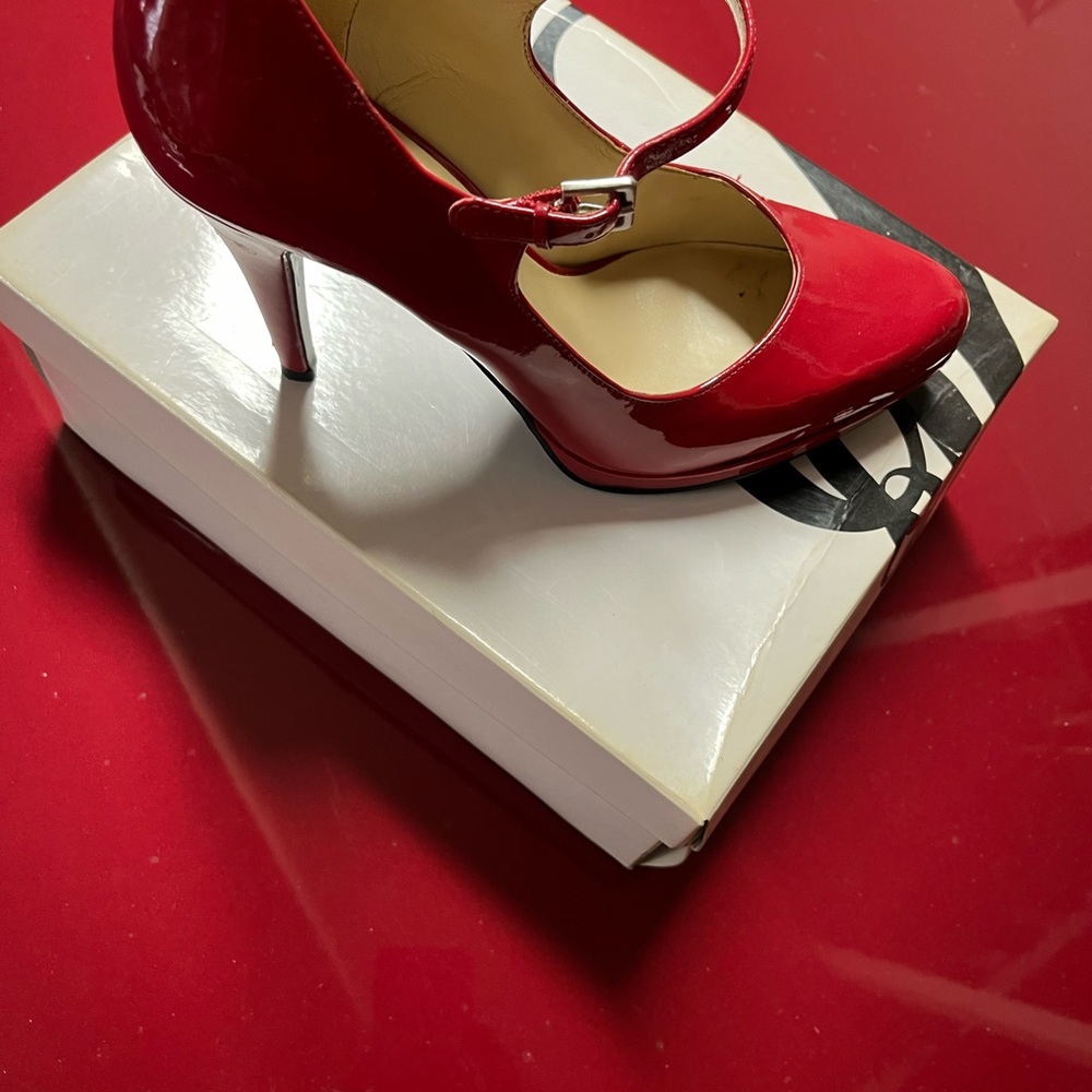 NEW IN THE BOX! Nine West  Red Patent Leather Mary Jane👠👠